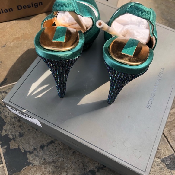 BCBG Max Azria beautiful open toe heels - Picture 3 of 4